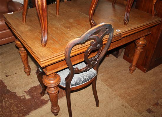 Russian oak extending dining table (6 leaves)
